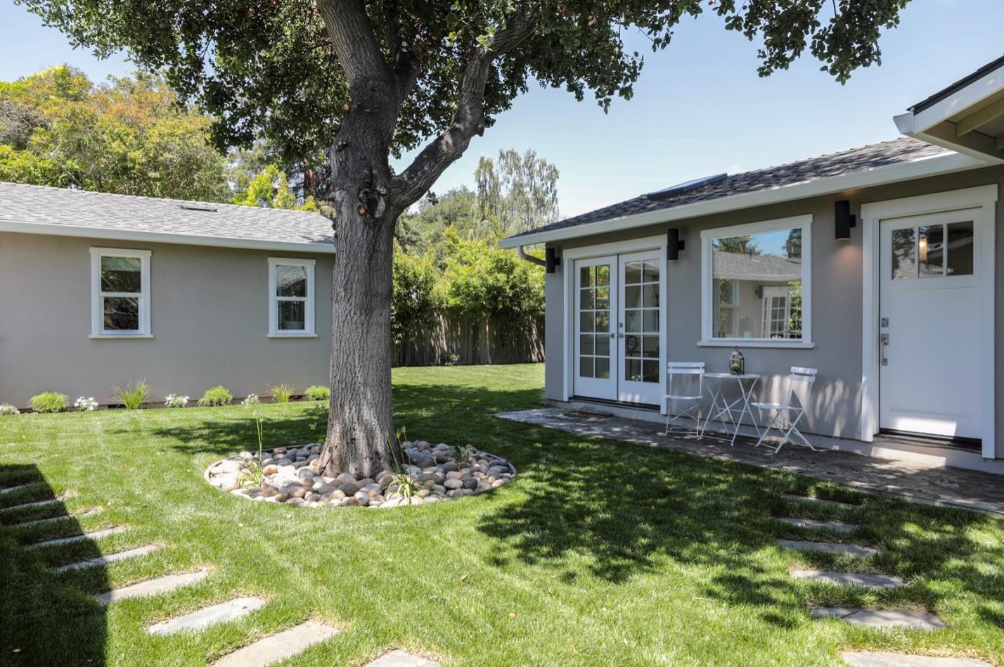 331 Oak Ct, Menlo Park CA  94025-2840 exterior