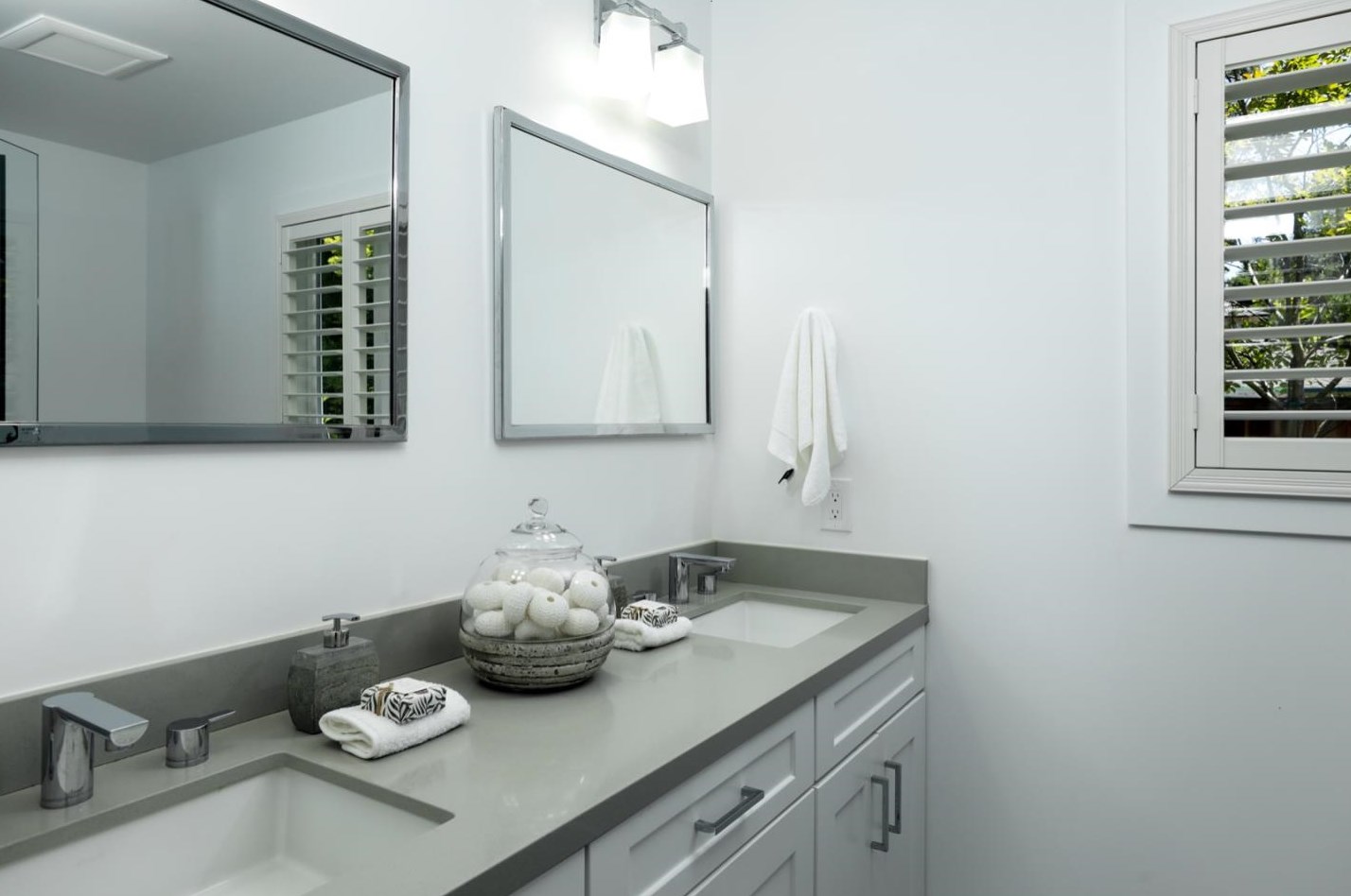 331 Oak Ct, Menlo Park CA  94025-2840 exterior