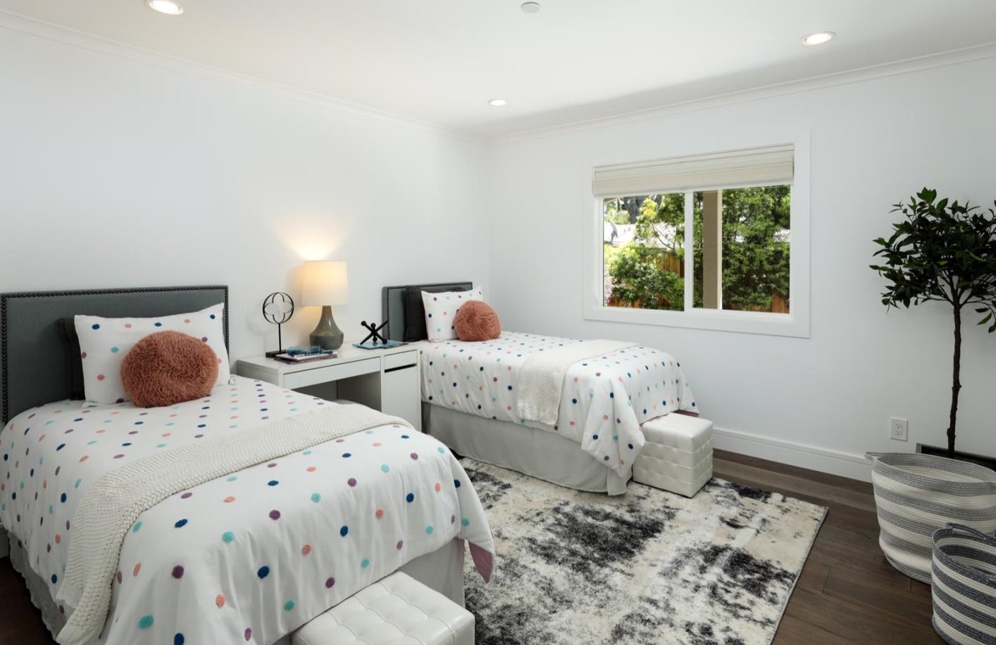 331 Oak Ct, Menlo Park CA  94025-2840 exterior