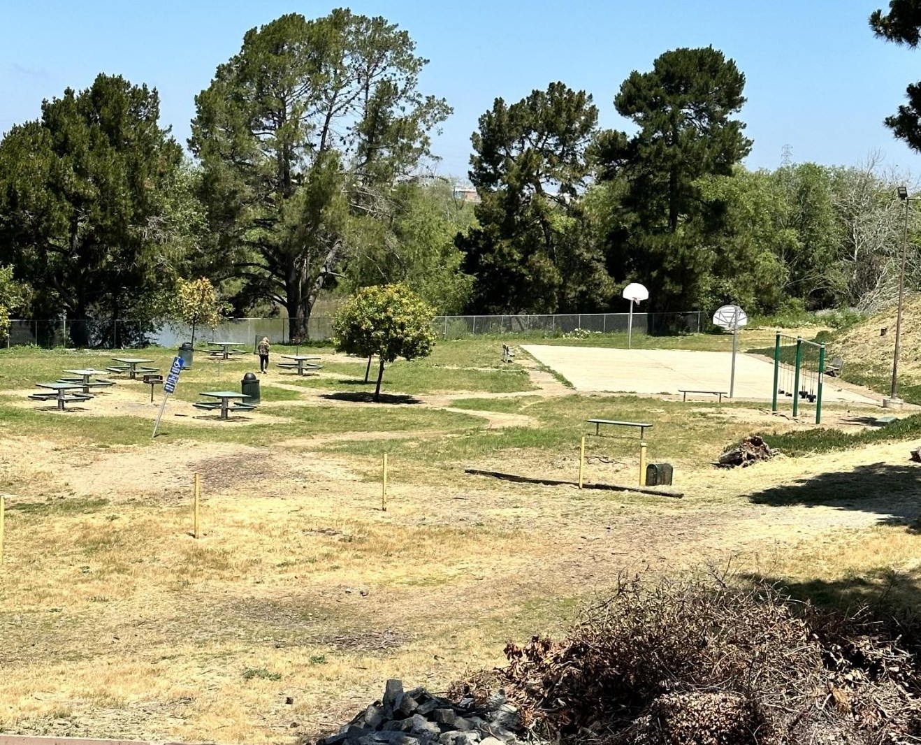 916 Acosta Plz, Salinas CA  93905-1382 exterior