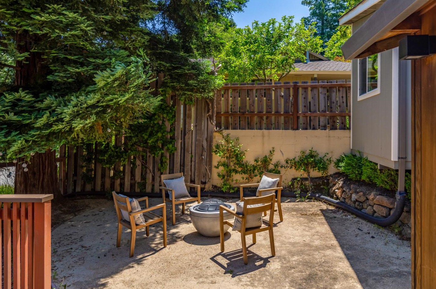 131 Mira Way, Menlo Park CA 94028-7433 exterior