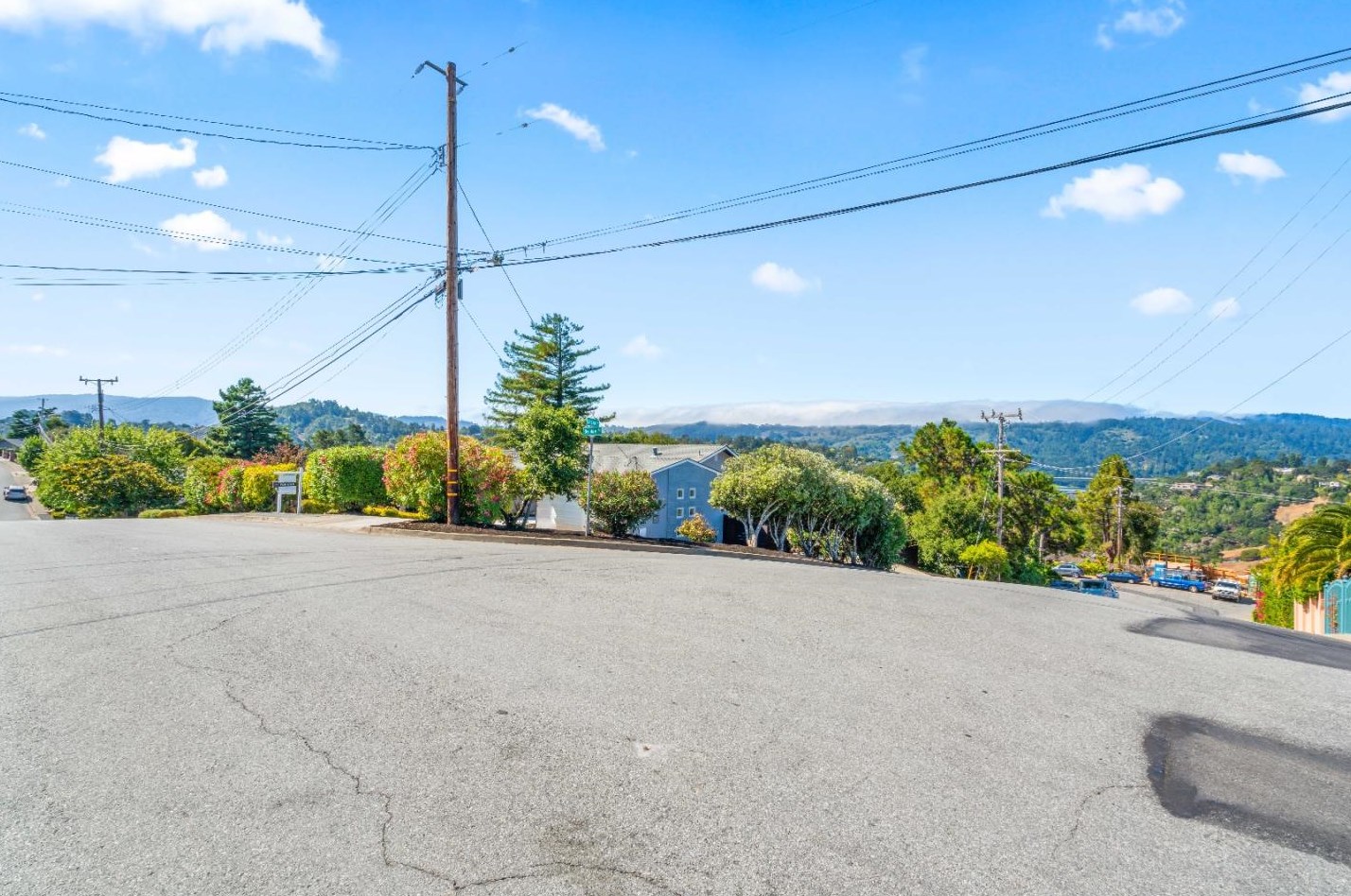 1324 Bel Aire Rd, San Mateo CA  94402-3650 exterior