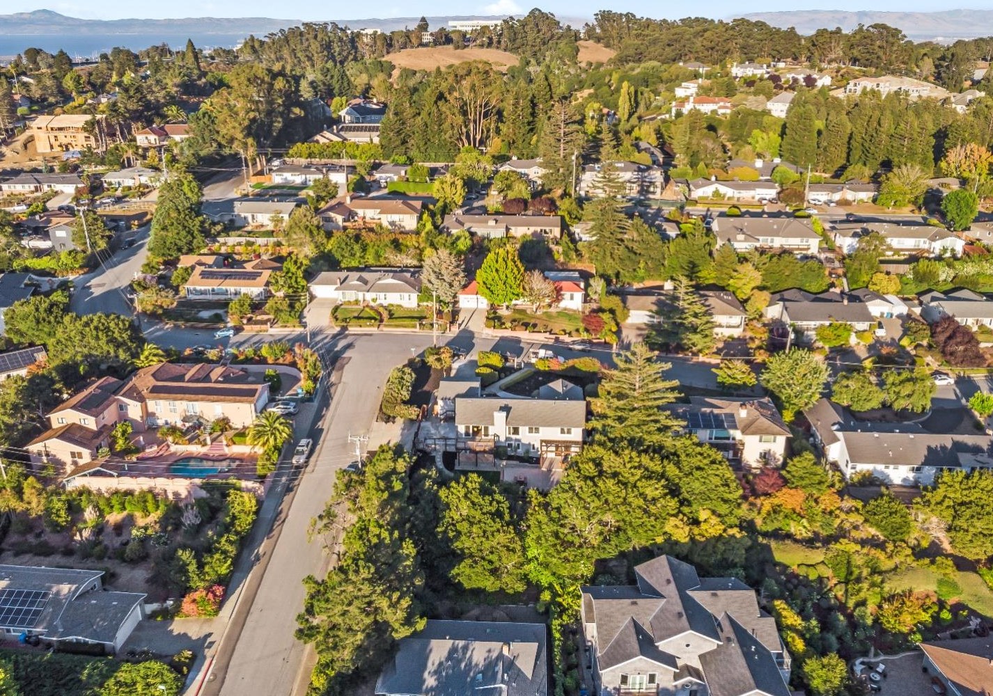 1324 Bel Aire Rd, San Mateo CA  94402-3650 exterior