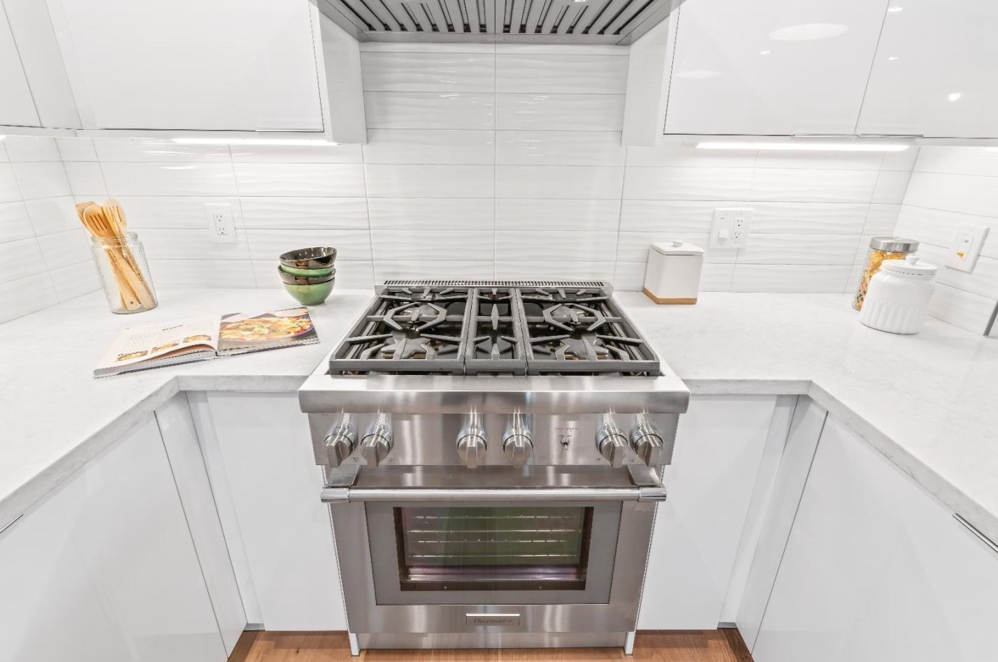 1324 Bel Aire Rd, San Mateo CA  94402-3650 exterior