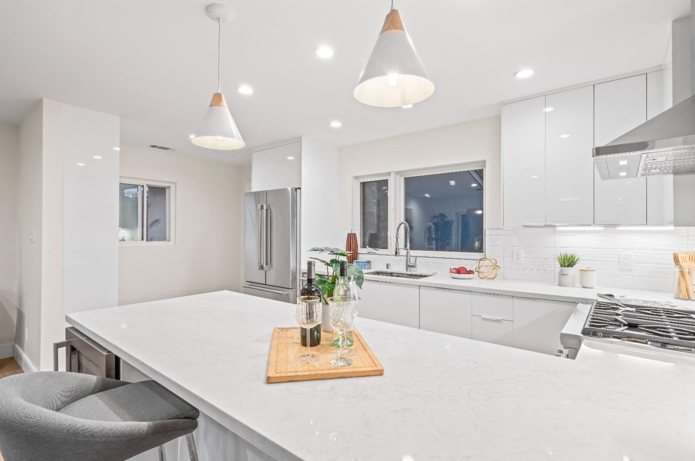 1324 Bel Aire Rd, San Mateo CA  94402-3650 exterior