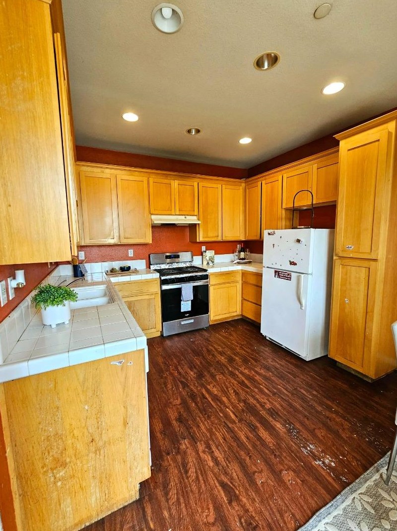 1646 Piazza Dr, Salinas CA  93905-2258 exterior