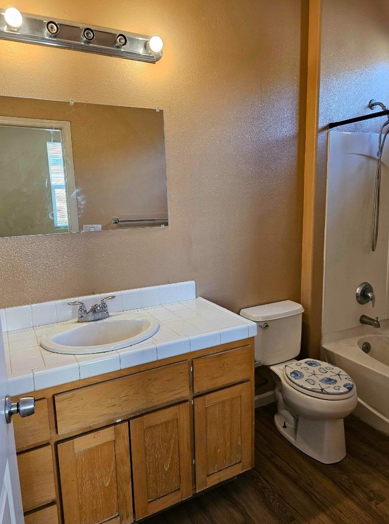 1646 Piazza Dr, Salinas CA  93905-2258 exterior
