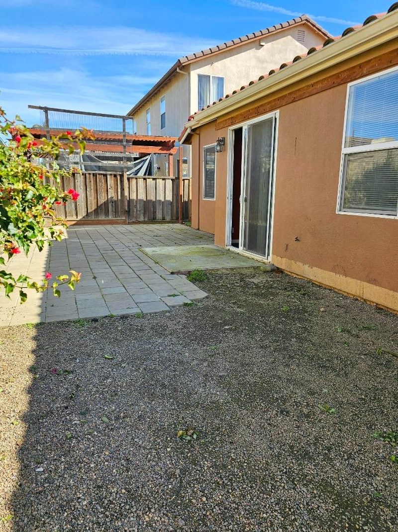 1646 Piazza Dr, Salinas CA  93905-2258 exterior