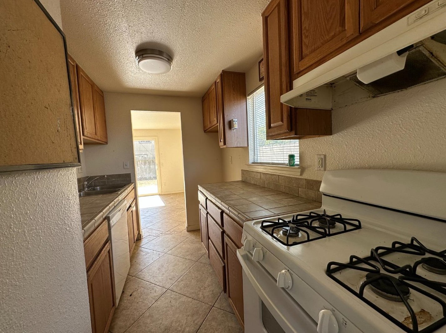 1338 Las Cruces Ct, Salinas CA 93901-1721 exterior