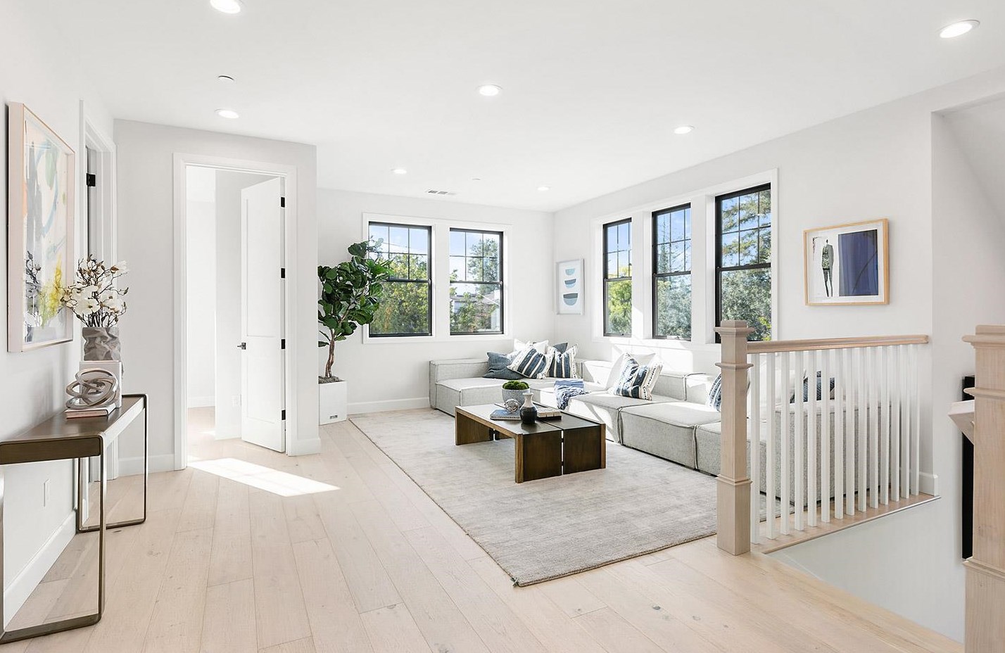2151 Valparaiso Ave, Menlo Park CA  94025-6507 exterior