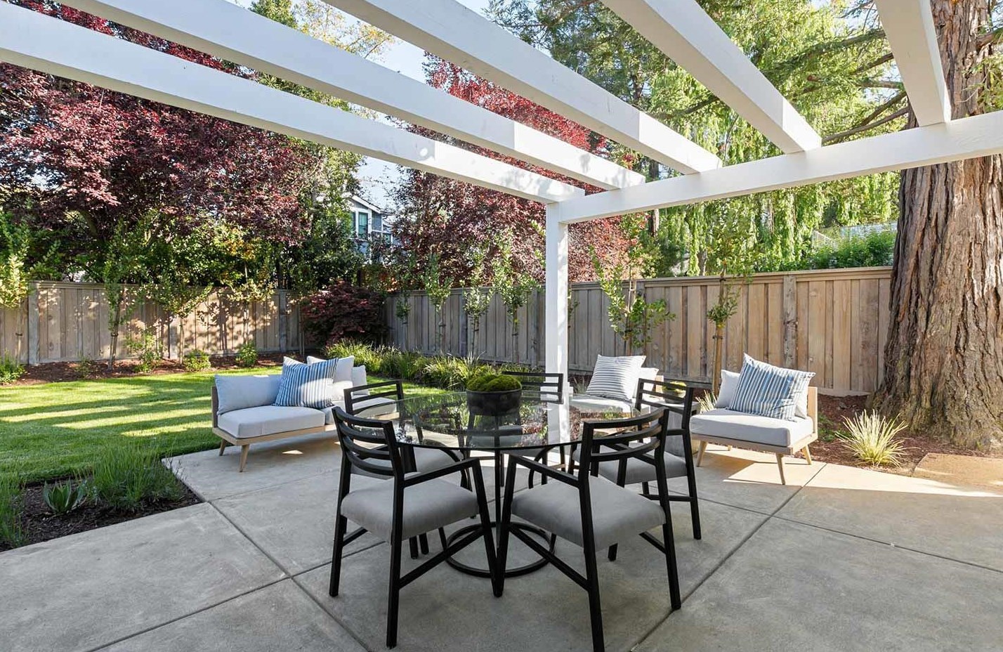 2151 Valparaiso Ave, Menlo Park CA  94025-6507 exterior