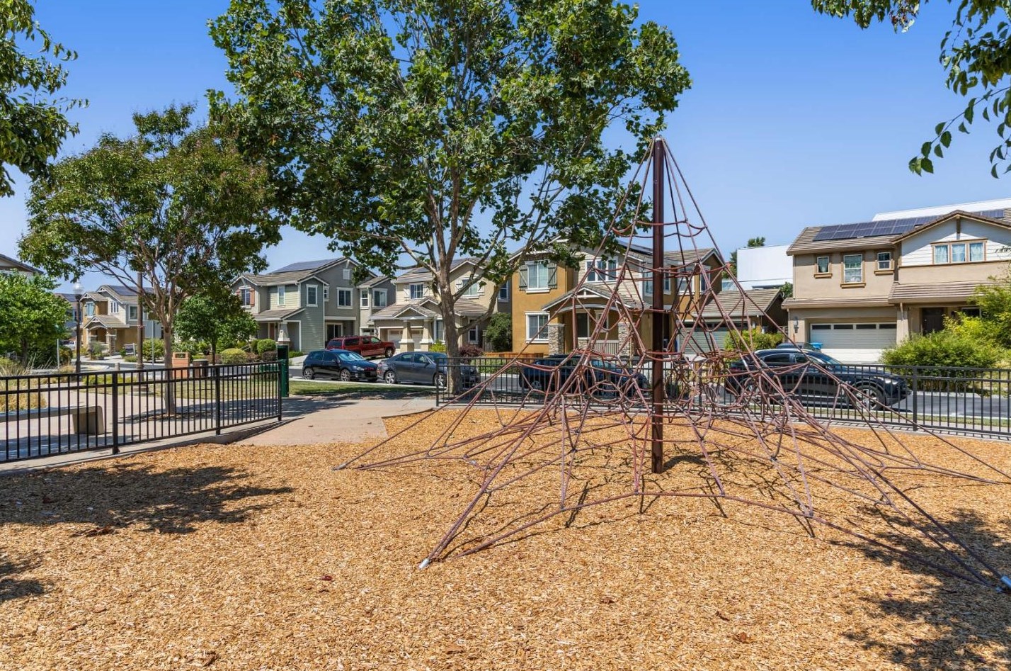 529 Sandlewood St, Menlo Park CA  94025-1379 exterior