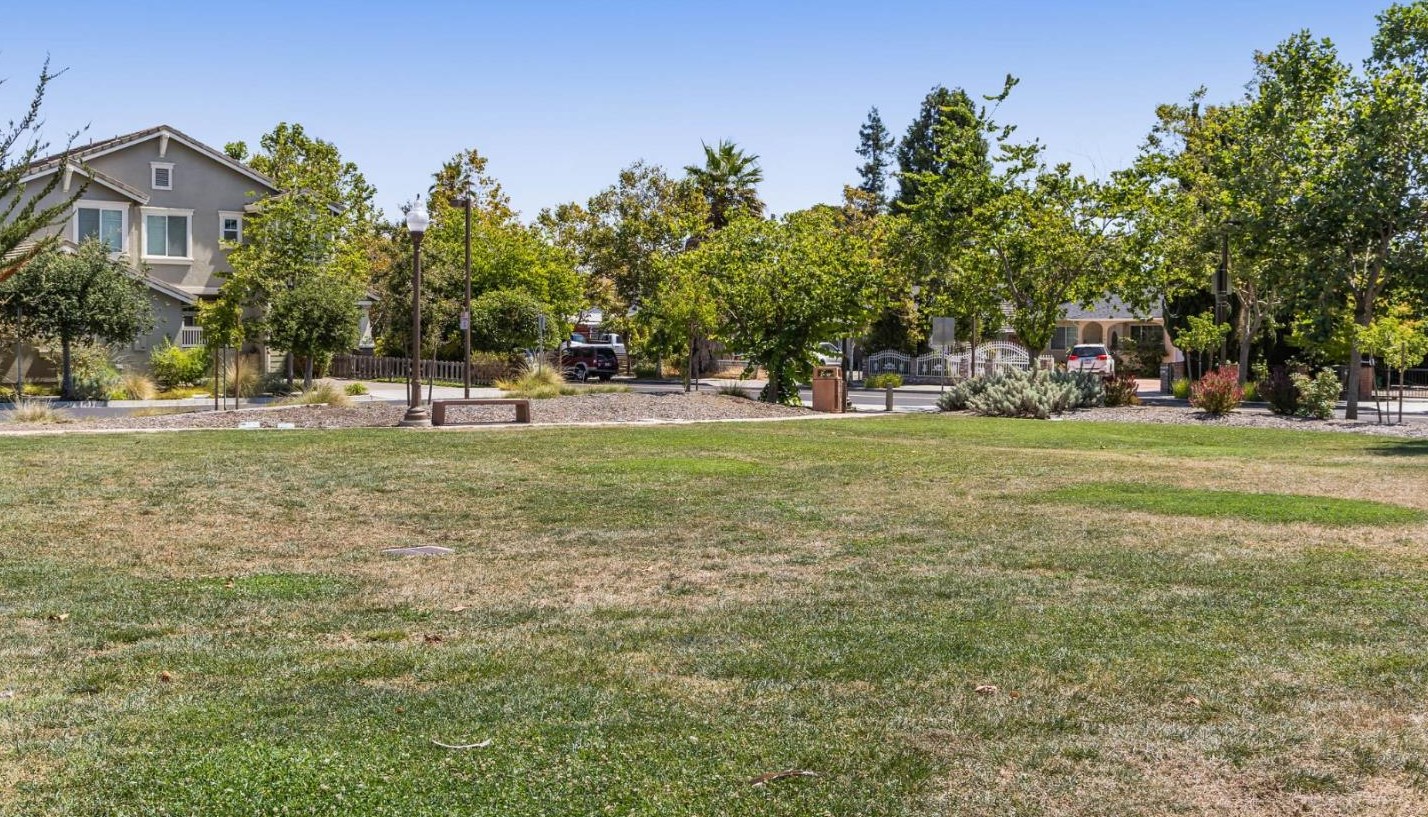 529 Sandlewood St, Menlo Park CA  94025-1379 exterior