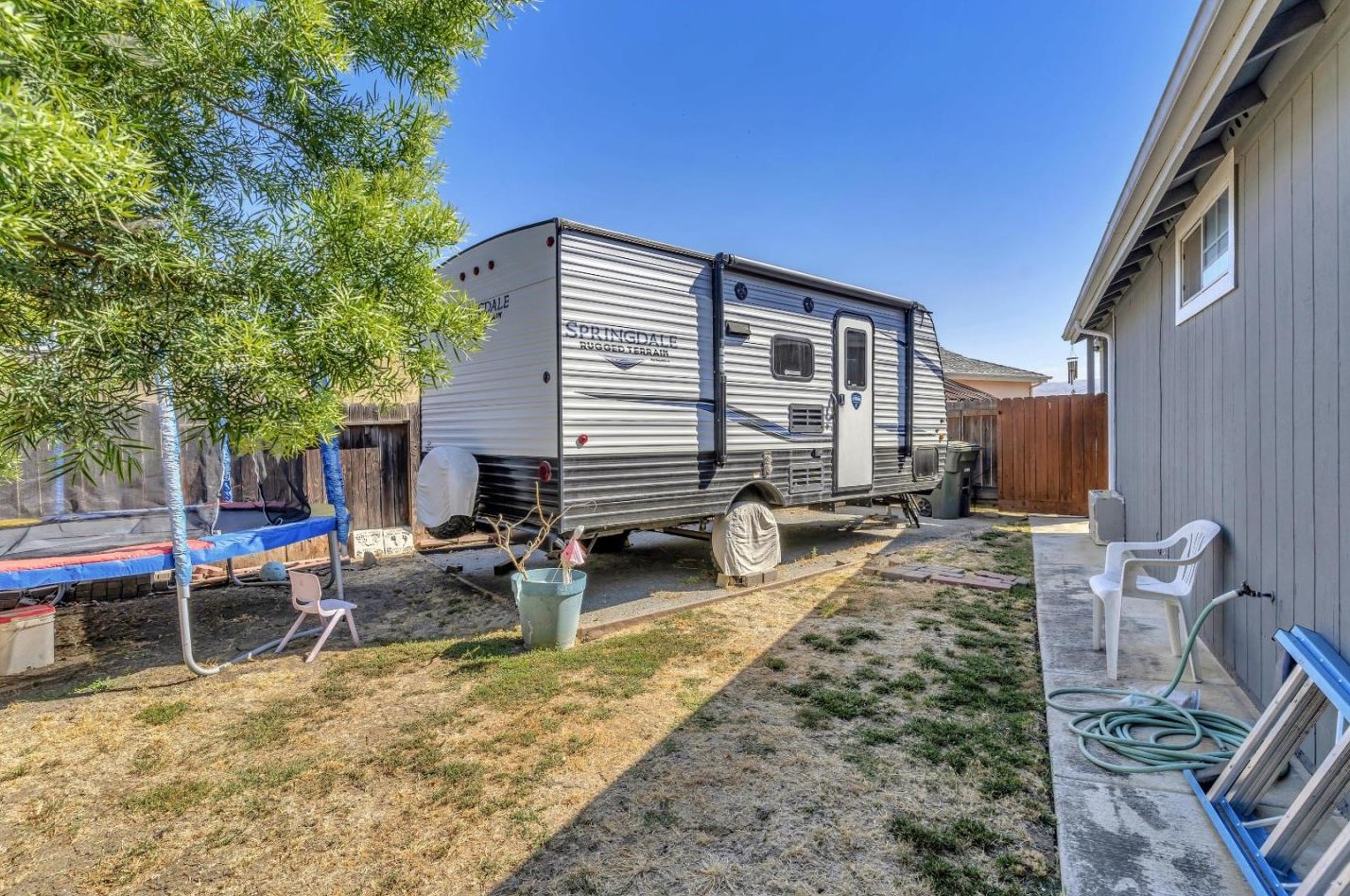 161 Sierra Ct, Hollister CA  95023-3045 exterior