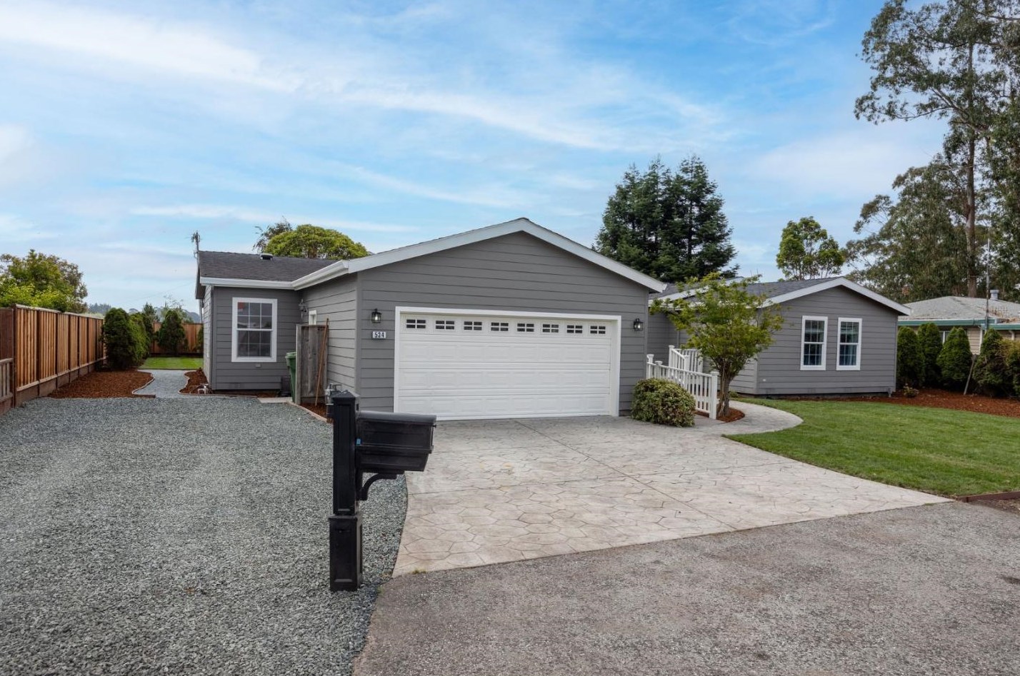 534 Magnolia St, Princeton by the Sea, CA 94019