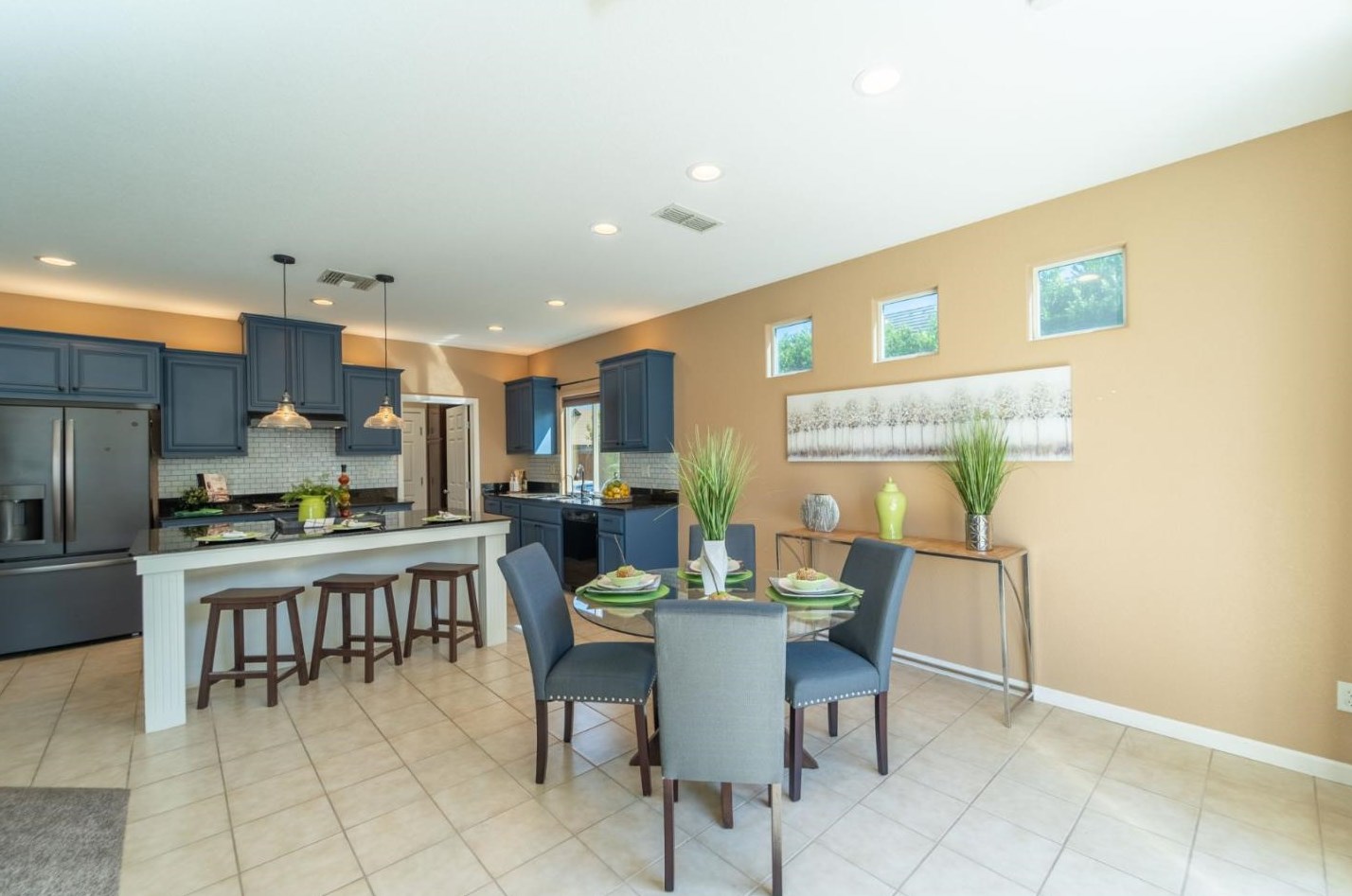 2275 Ravenbrook Ln, Manteca CA  95336-8329 exterior