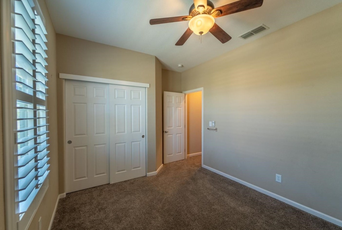 2275 Ravenbrook Ln, Manteca CA  95336-8329 exterior