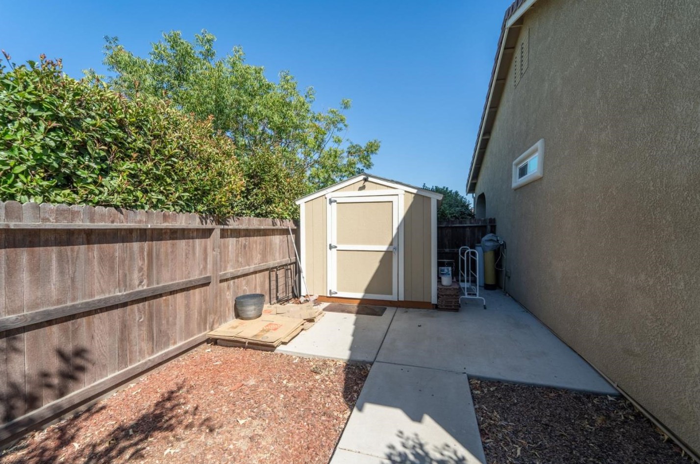 2275 Ravenbrook Ln, Manteca CA  95336-8329 exterior