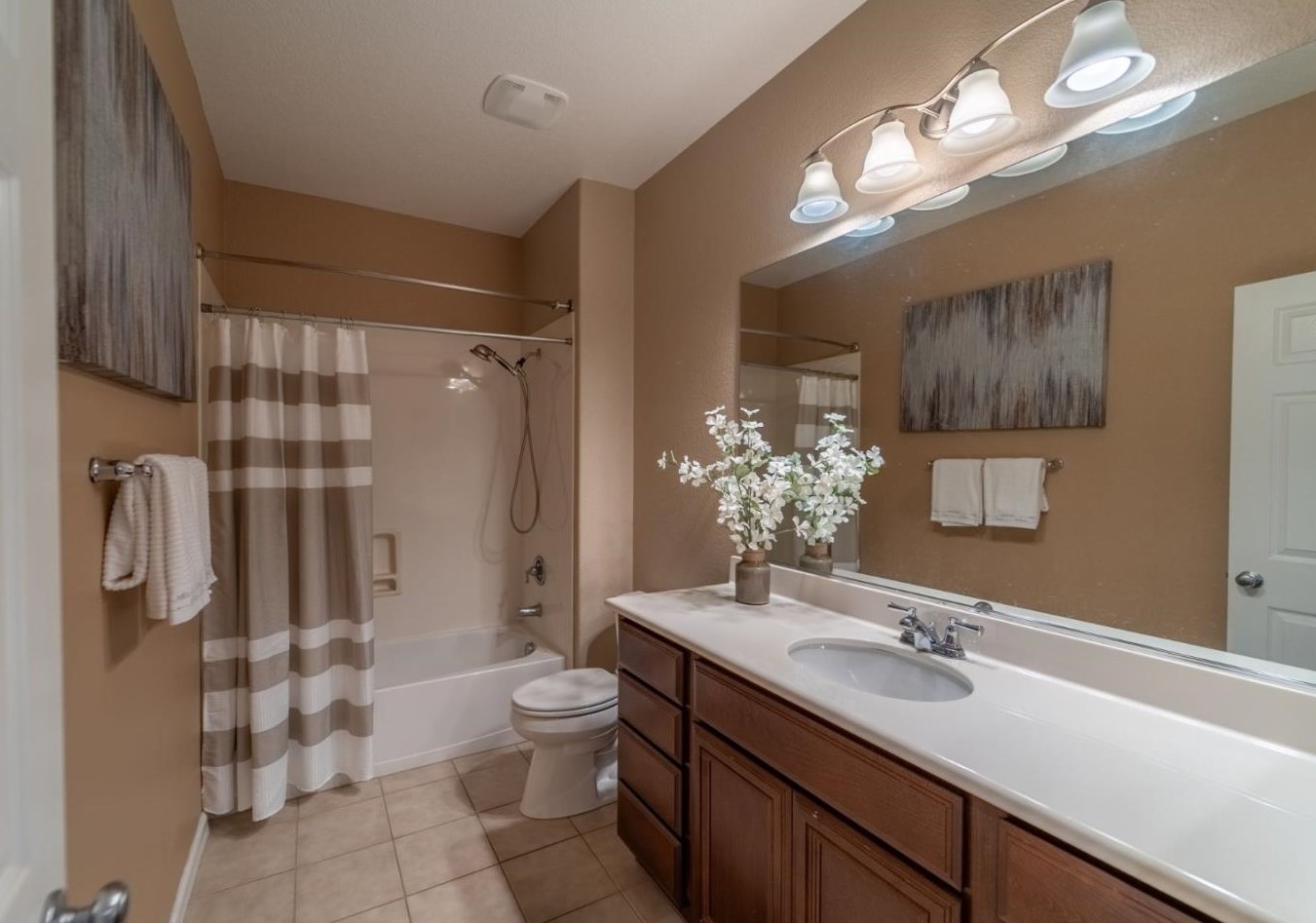 2275 Ravenbrook Ln, Manteca CA  95336-8329 exterior