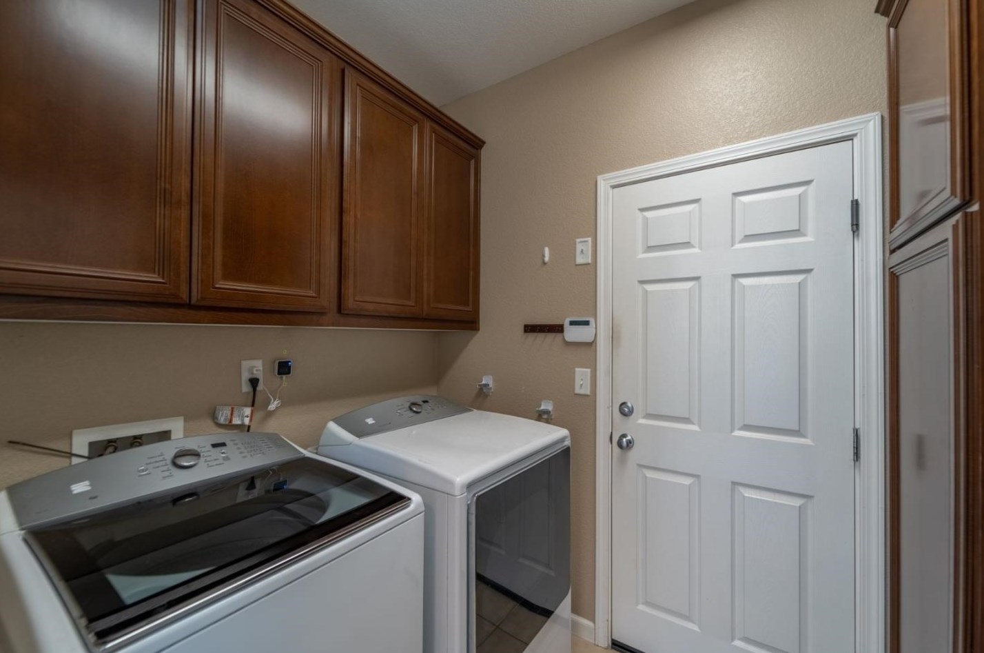 2275 Ravenbrook Ln, Manteca CA  95336-8329 exterior