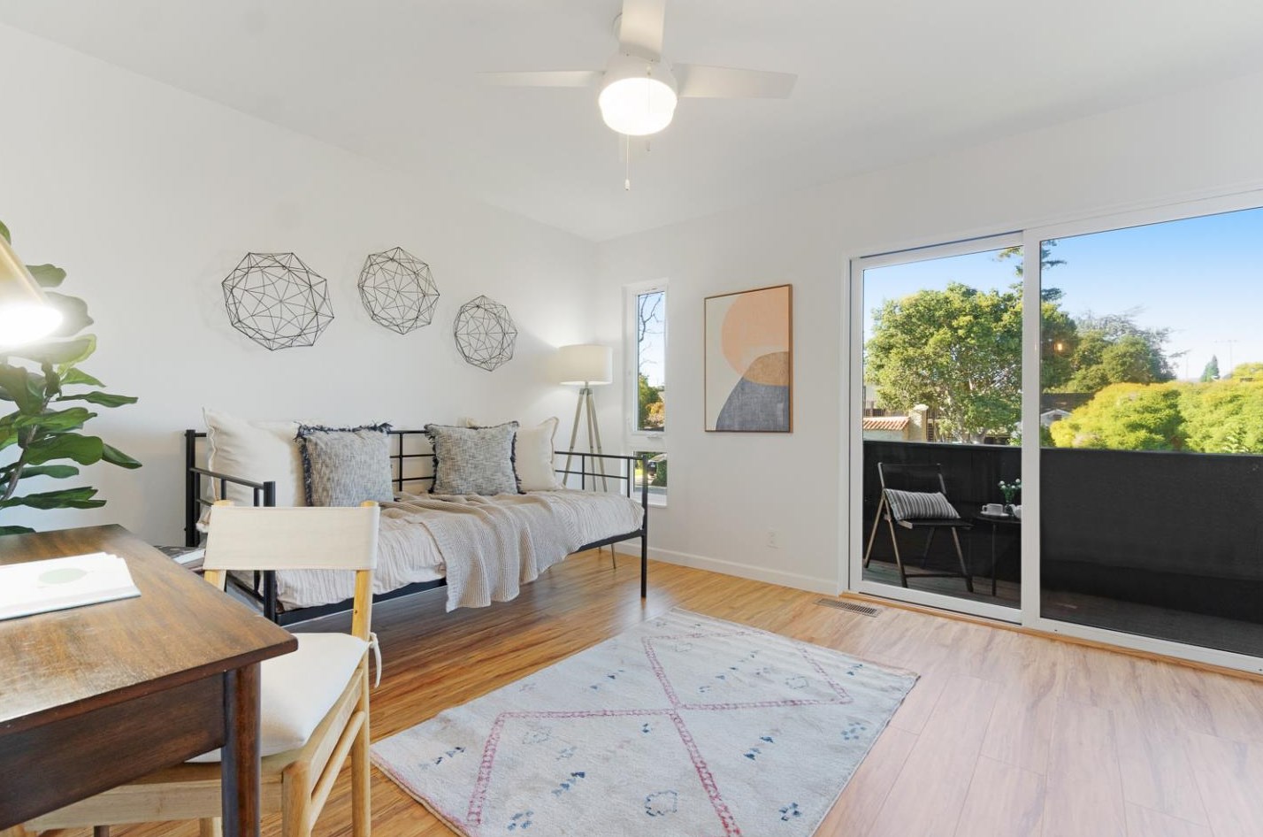 834 Delaware St, San Mateo CA  94401-1504 exterior