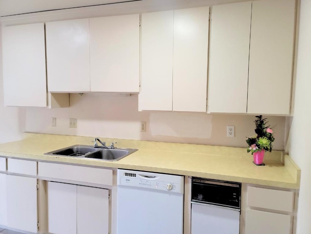 1686 Cherokee Dr, Salinas CA  93906-2326 exterior
