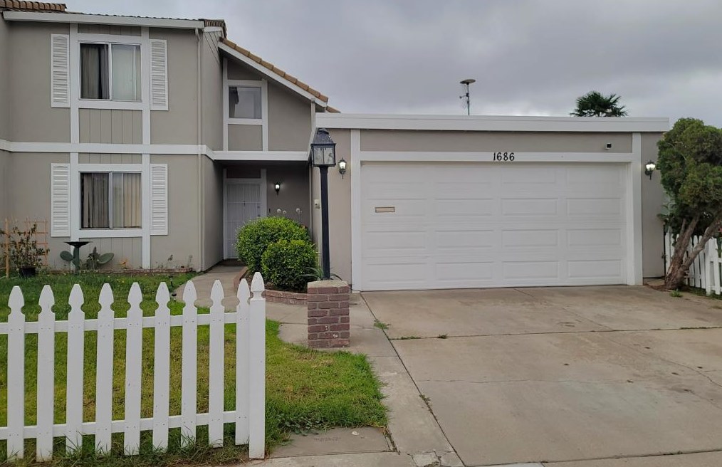 1686 Cherokee Dr, Salinas CA  93906-2326 exterior