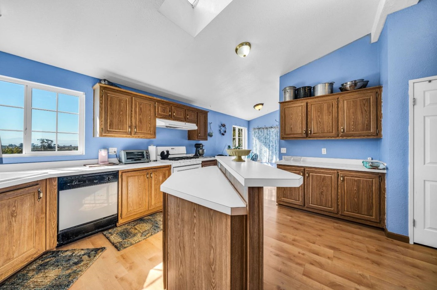 8645 Archer Rd, Salinas CA  93907-8791 exterior