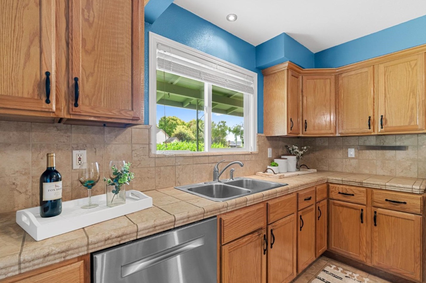 780 Bellarmine Dr, Salinas CA  93901-1109 exterior