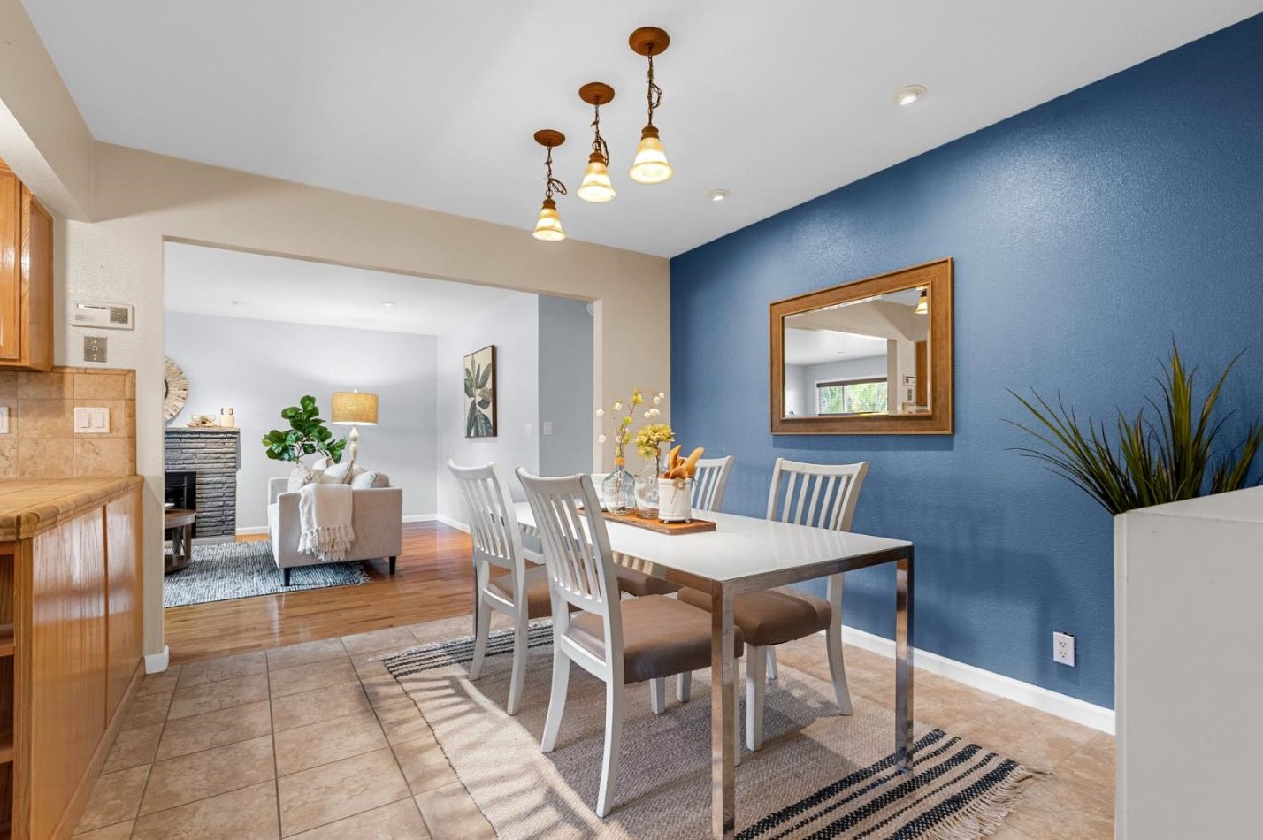 780 Bellarmine Dr, Salinas CA  93901-1109 exterior