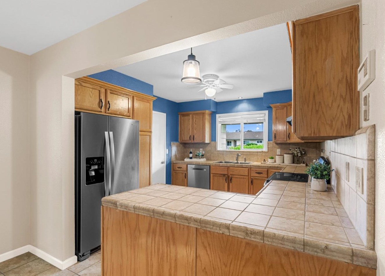 780 Bellarmine Dr, Salinas CA  93901-1109 exterior