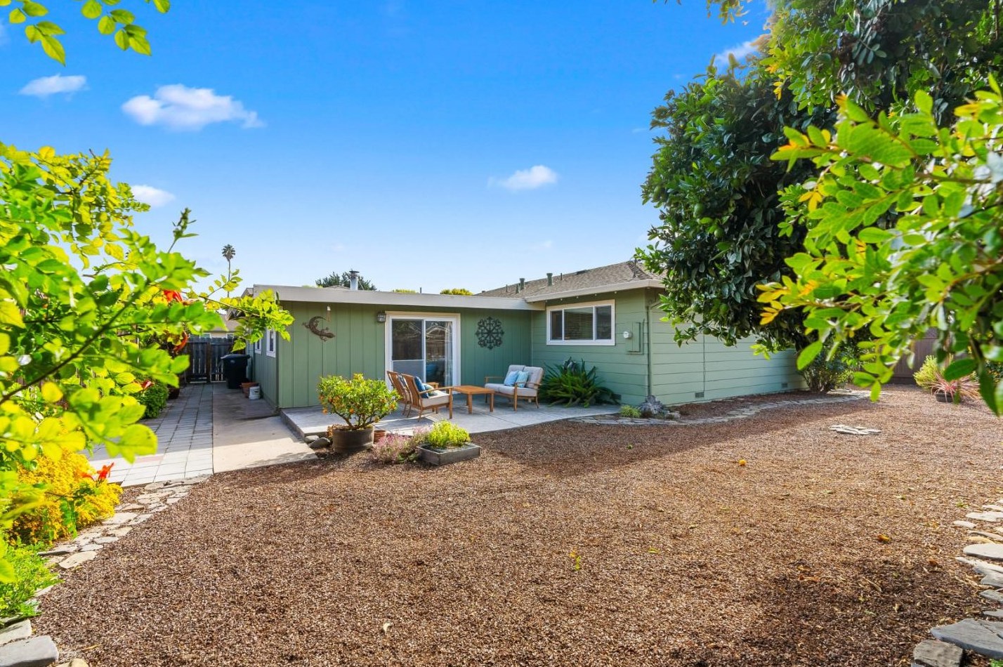 780 Bellarmine Dr, Salinas CA  93901-1109 exterior