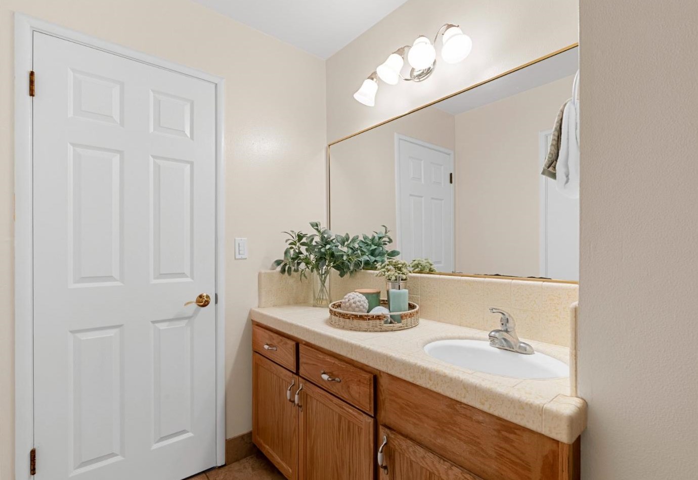 780 Bellarmine Dr, Salinas CA  93901-1109 exterior