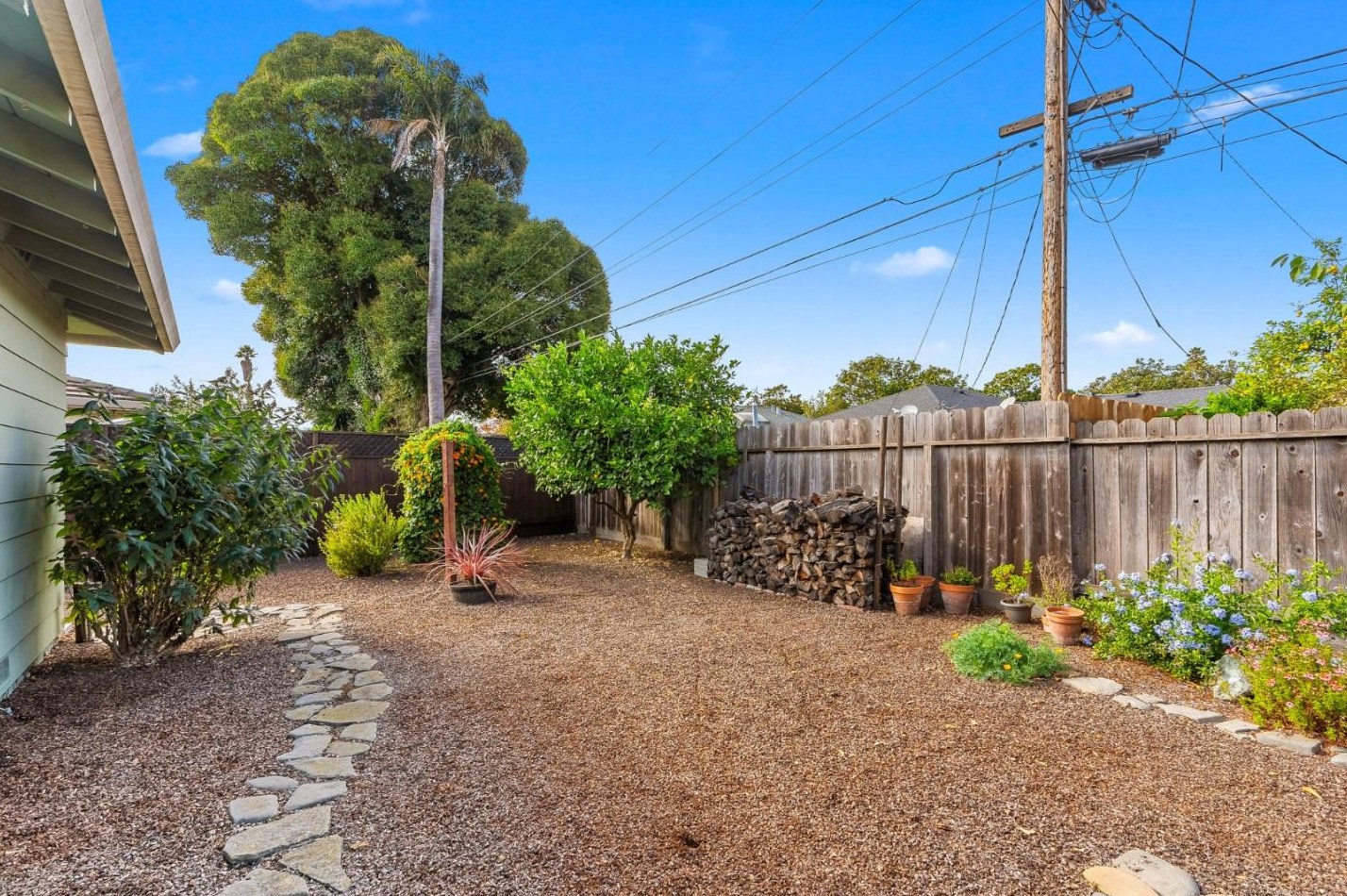 780 Bellarmine Dr, Salinas CA  93901-1109 exterior