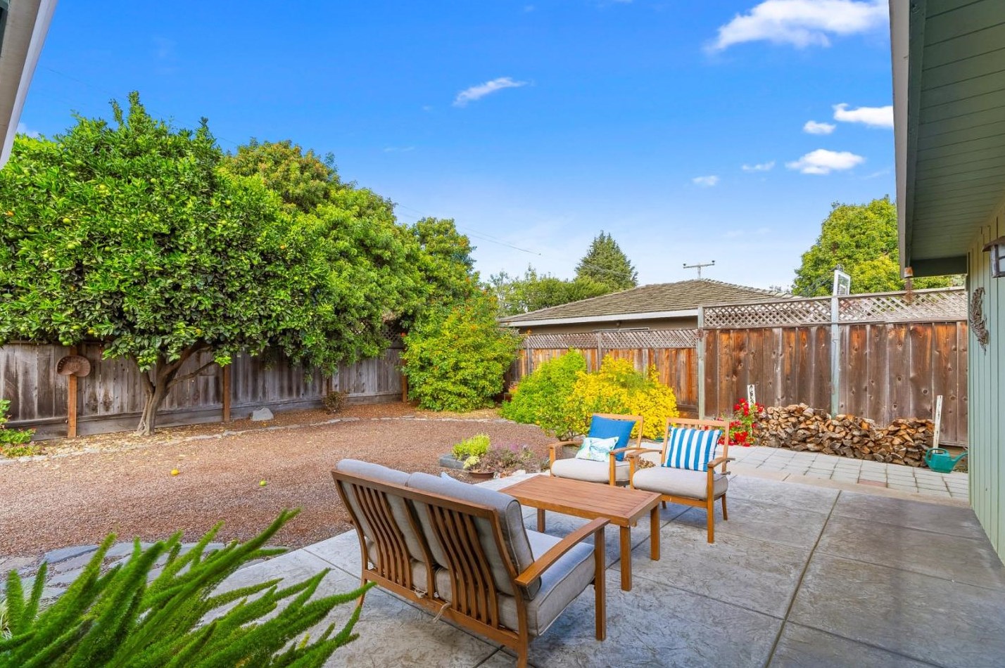 780 Bellarmine Dr, Salinas CA  93901-1109 exterior