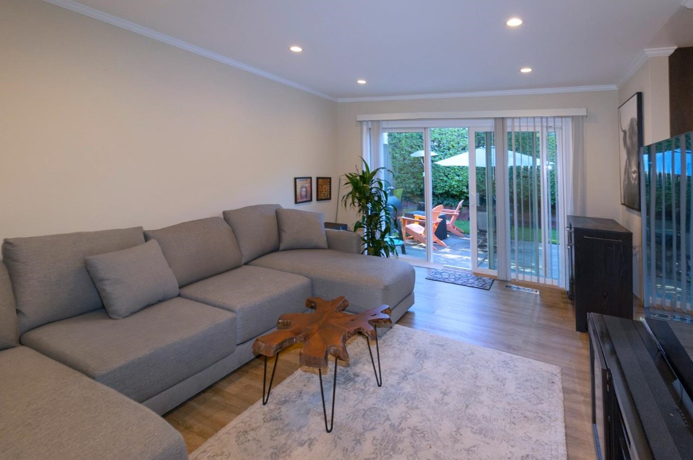 3470 Glendora Dr, San Mateo CA  94403-3942 exterior