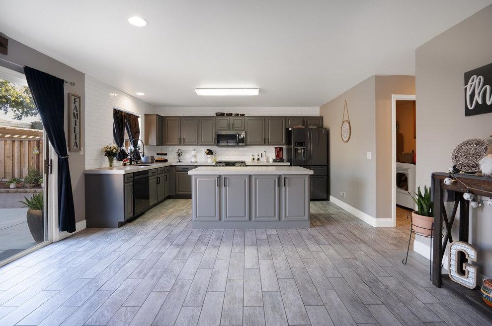 1754 Brentwood Ct, Hollister CA  95023-8110 exterior