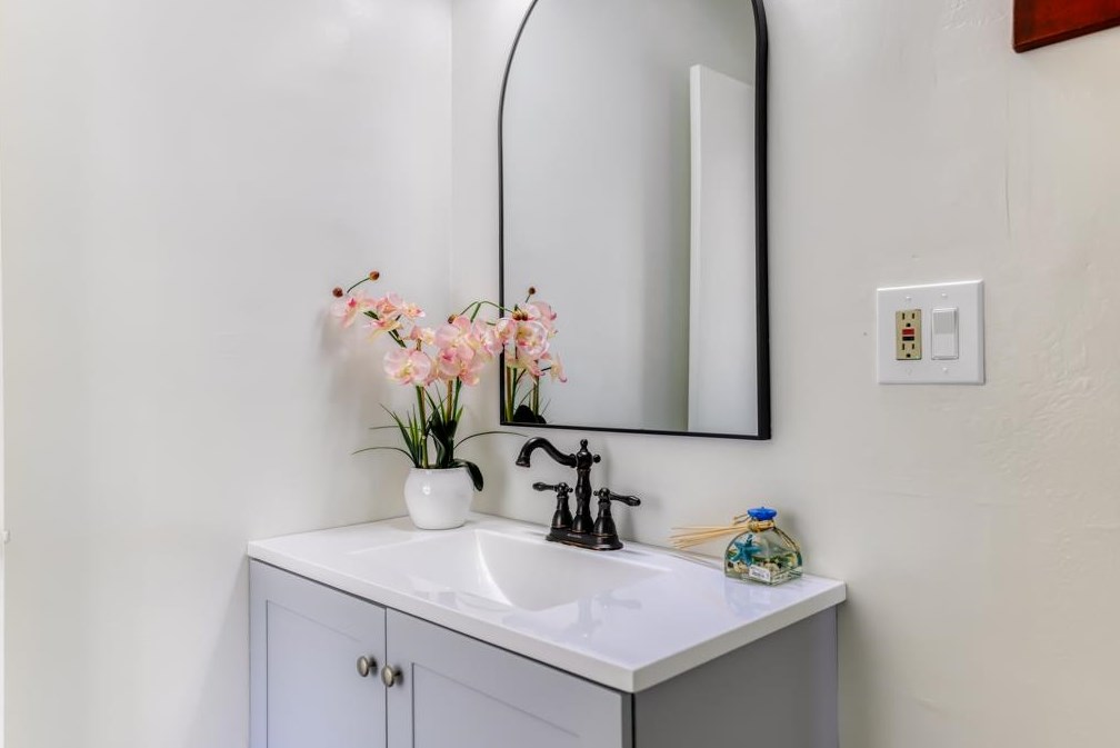 2940 Gomer Dr, Richmond CA  94806-2659 exterior