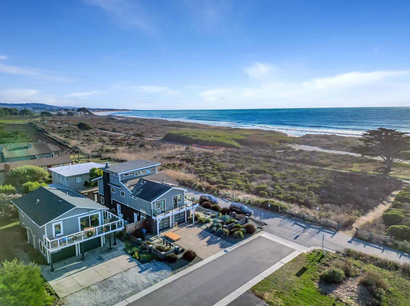 206 Washington Blvd, Princeton by the Sea, CA 94019