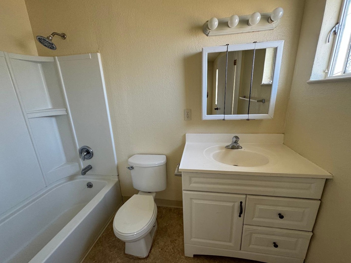 1535 Imperial Way, Salinas CA  93906-2516 exterior