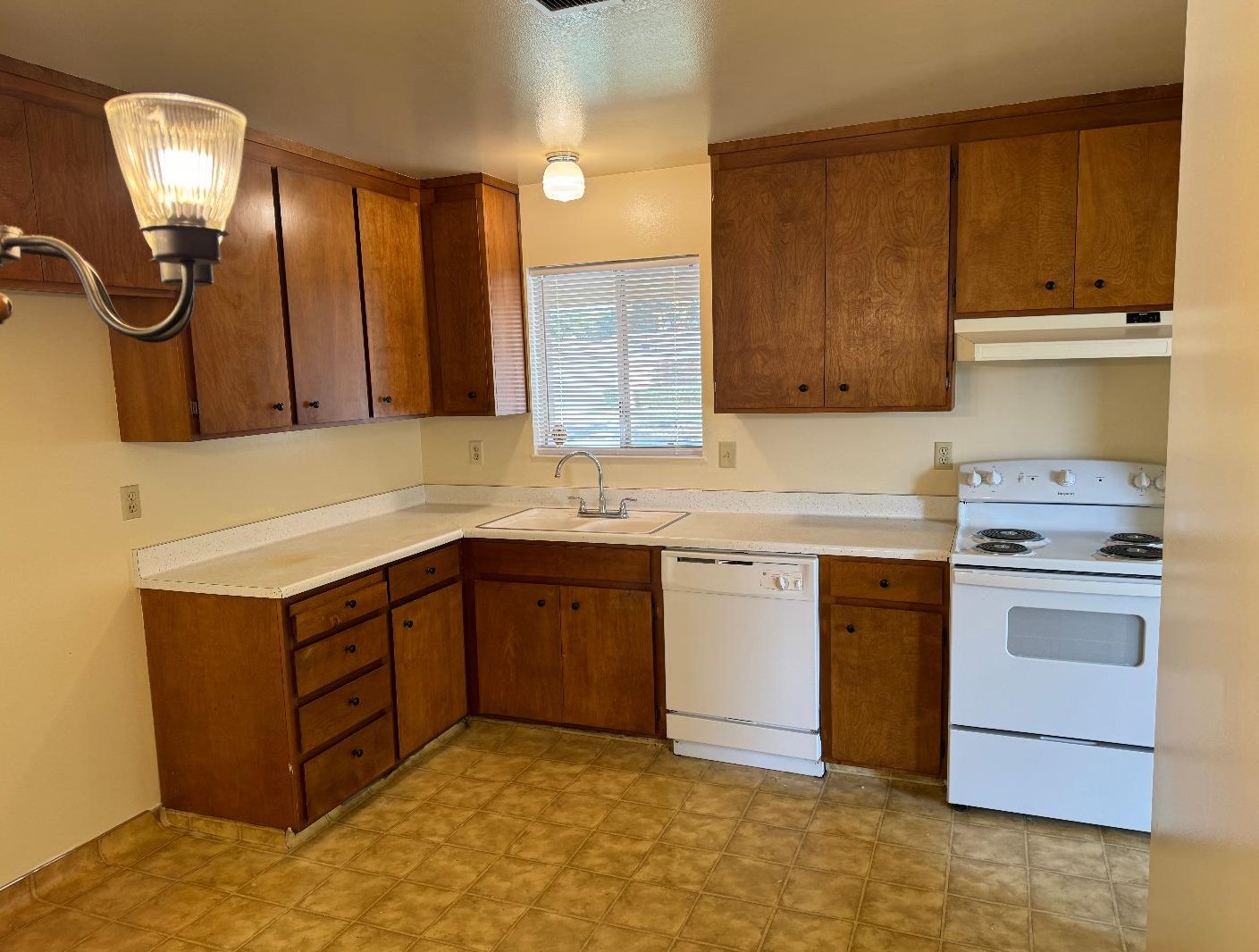 1535 Imperial Way, Salinas CA  93906-2516 exterior