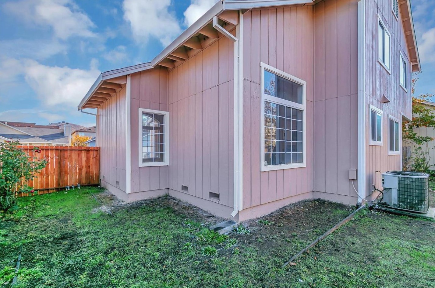 717 Deerfield Dr, Vallejo CA  94503 exterior