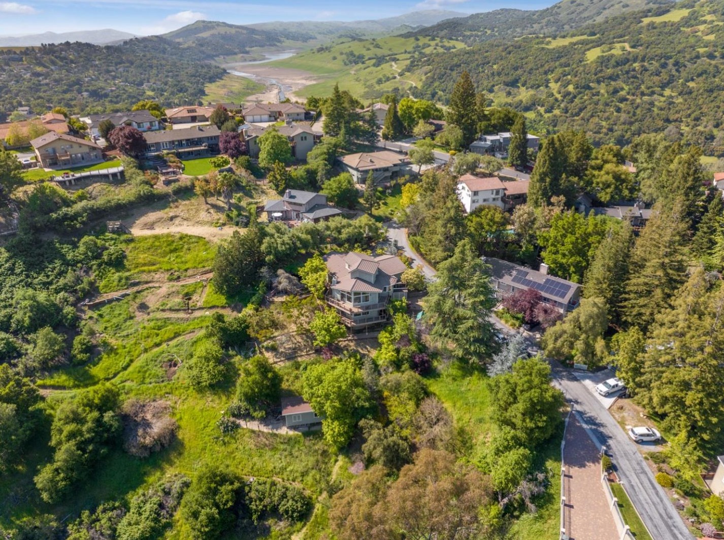 16955 Oakridge Ln, Morgan Hill CA  95037-6819 exterior