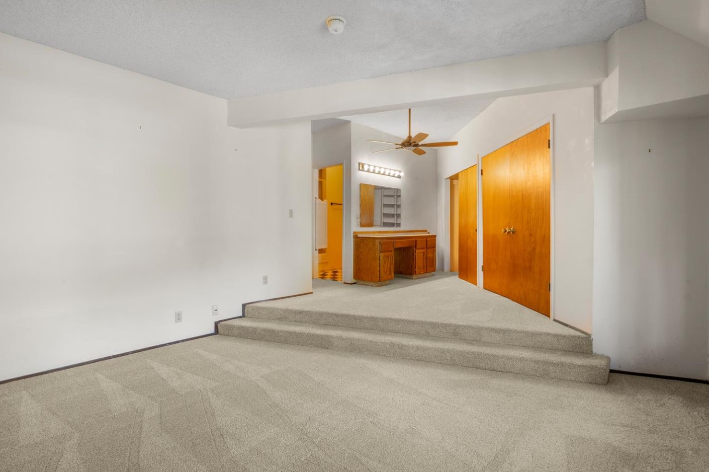 16955 Oakridge Ln, Morgan Hill CA  95037-6819 exterior