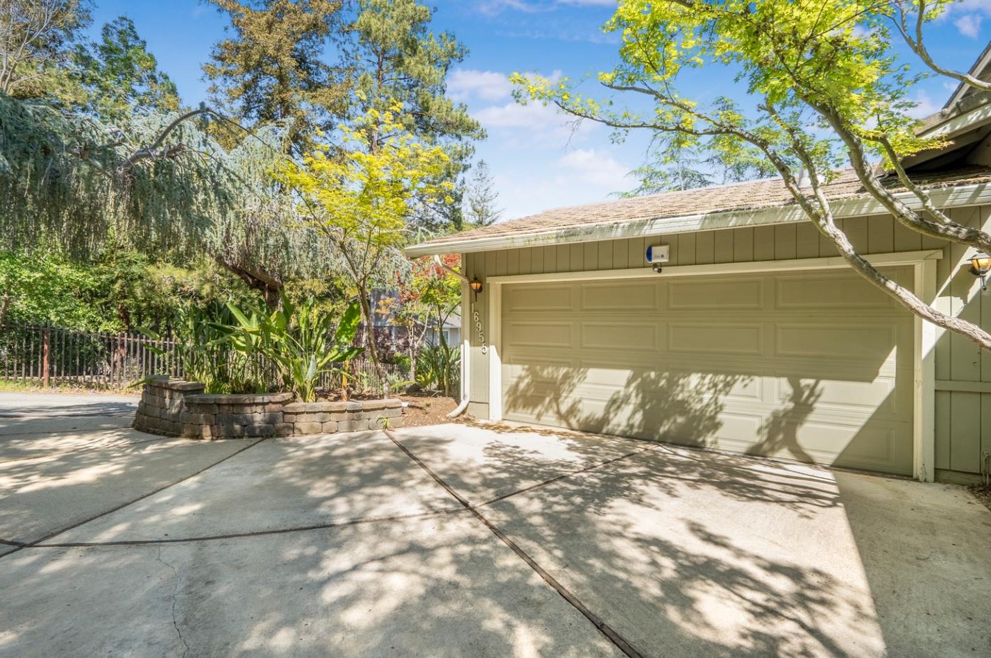 16955 Oakridge Ln, Morgan Hill CA  95037-6819 exterior