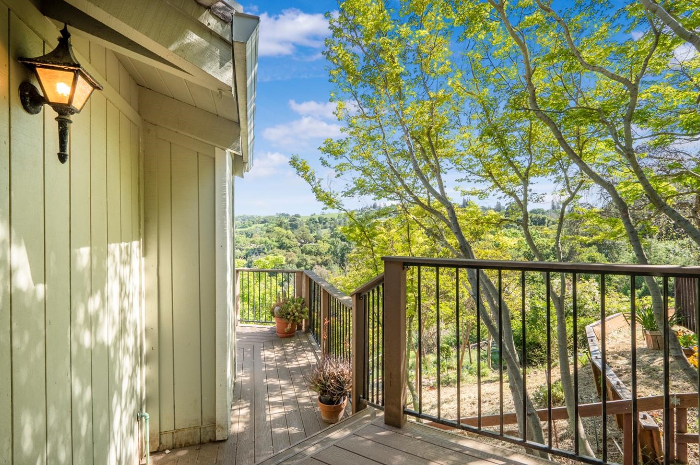 16955 Oakridge Ln, Morgan Hill CA  95037-6819 exterior