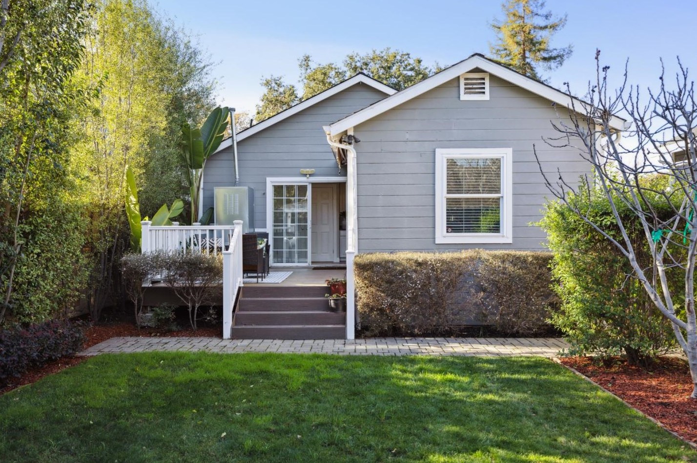 548 7th Ave, Menlo Park CA  94025-1847 exterior