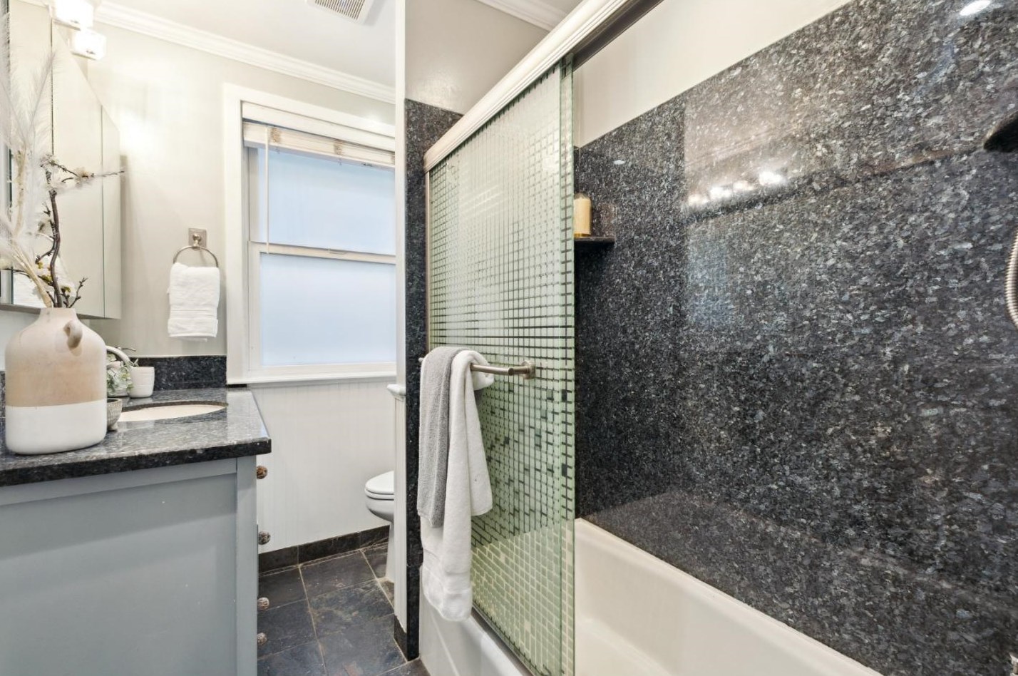 548 7th Ave, Menlo Park CA  94025-1847 exterior