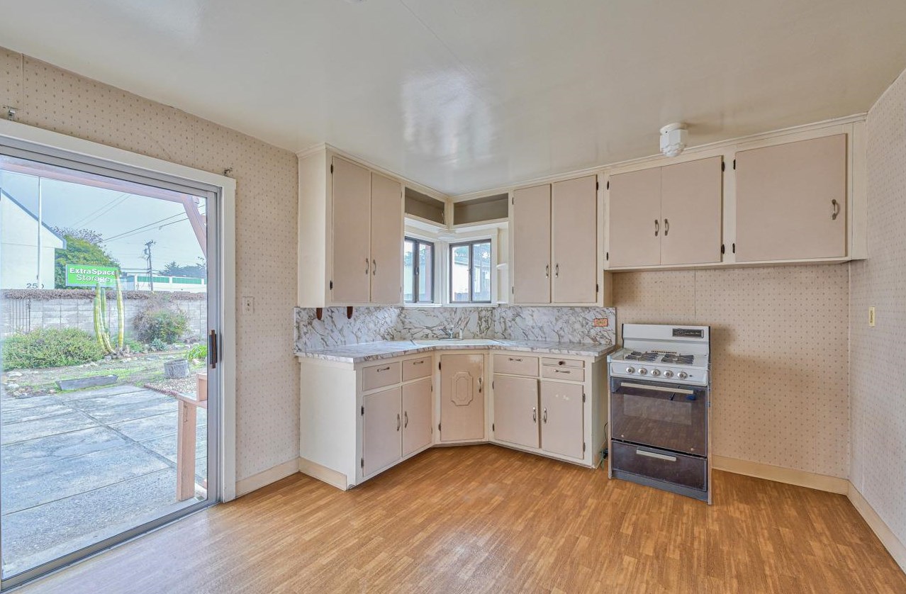 255 Oxner St, Monterey CA  93940-3707 exterior