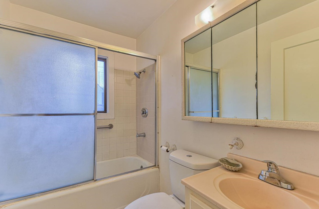 255 Oxner St, Monterey CA  93940-3707 exterior